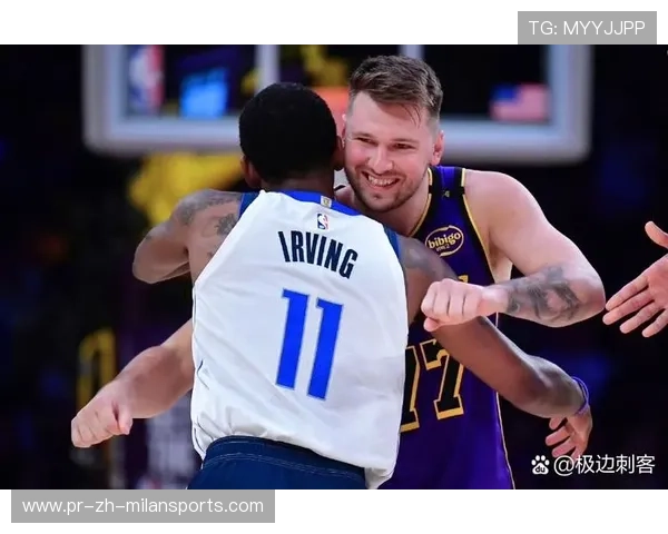 东契奇中路突破上篮得手，独行侠在主场掌声雷动